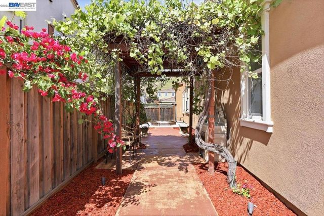 1718 N Terracina Dr, Dublin, CA 94568