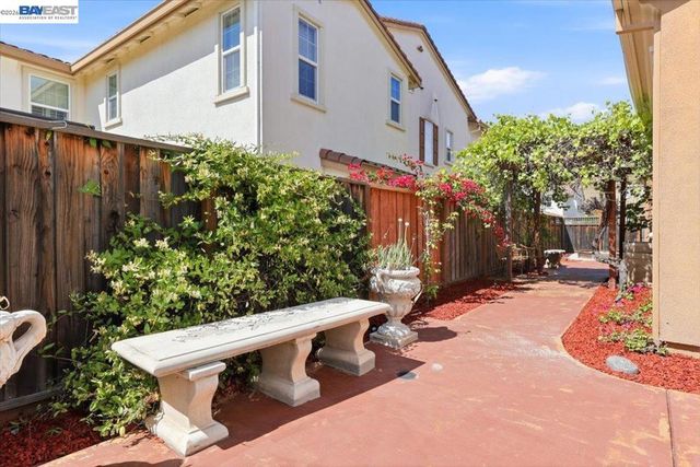 1718 N Terracina Dr, Dublin, CA 94568