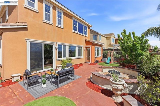 1718 N Terracina Dr, Dublin, CA 94568