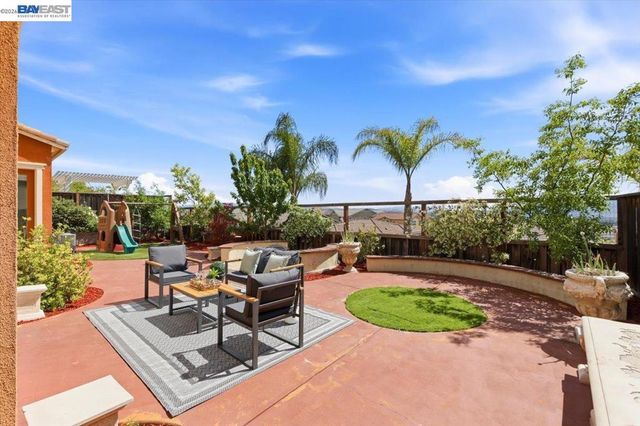 1718 N Terracina Dr, Dublin, CA 94568