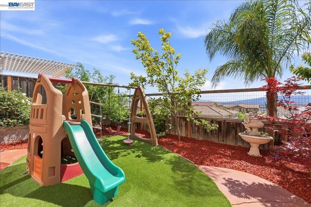 1718 N Terracina Dr, Dublin, CA 94568