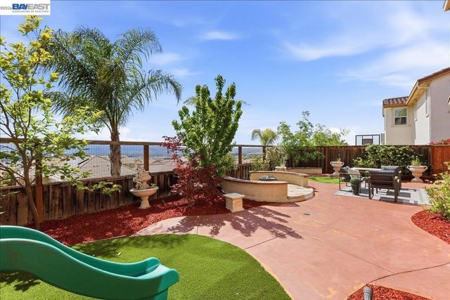 1718 N Terracina Dr, Dublin, CA 94568