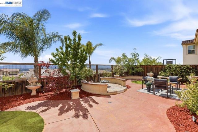 1718 N Terracina Dr, Dublin, CA 94568