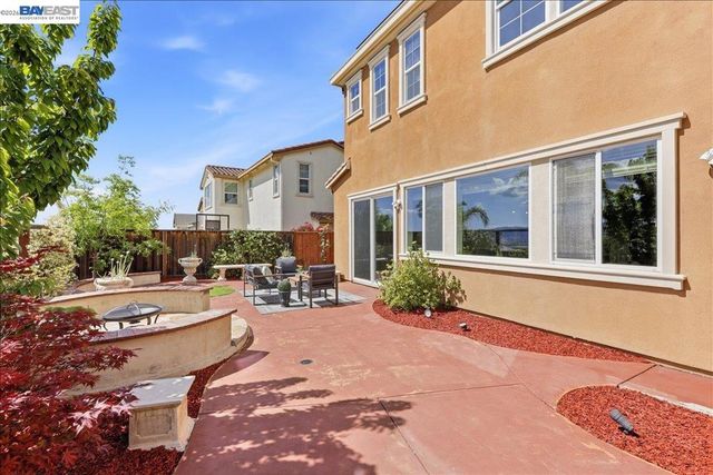 1718 N Terracina Dr, Dublin, CA 94568