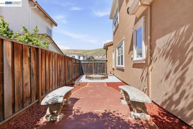 1718 N Terracina Dr, Dublin, CA 94568