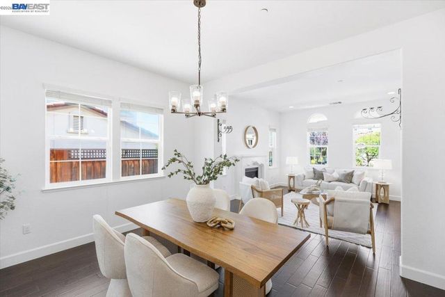 1718 N Terracina Dr, Dublin, CA 94568