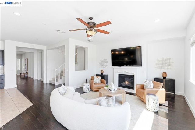 1718 N Terracina Dr, Dublin, CA 94568