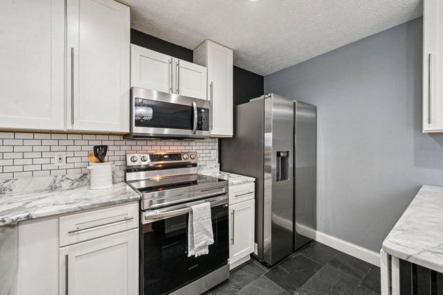 3936 Highland Bluff Drive, Groveport, OH 43125