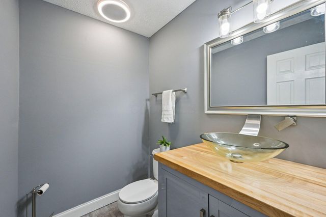 3936 Highland Bluff Drive, Groveport, OH 43125