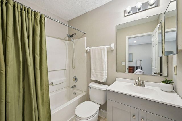 3936 Highland Bluff Drive, Groveport, OH 43125