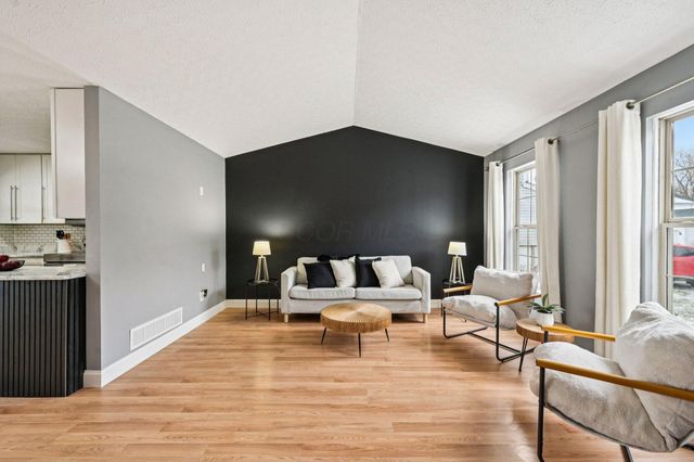 3936 Highland Bluff Drive, Groveport, OH 43125