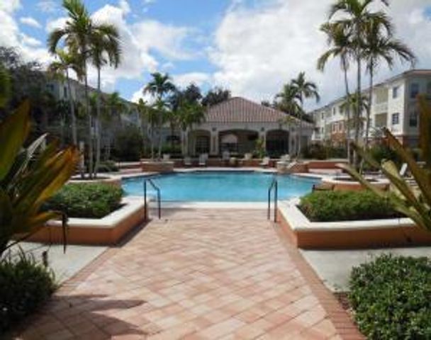 9833 Baywinds Drive 7107, West Palm Beach, FL 33411