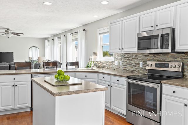8980 Alanada Drive SE, Caledonia, MI 49316