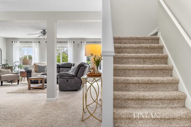 8980 Alanada Drive SE, Caledonia, MI 49316