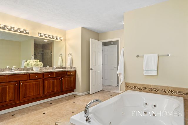 8980 Alanada Drive SE, Caledonia, MI 49316
