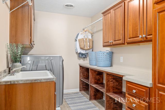 8980 Alanada Drive SE, Caledonia, MI 49316