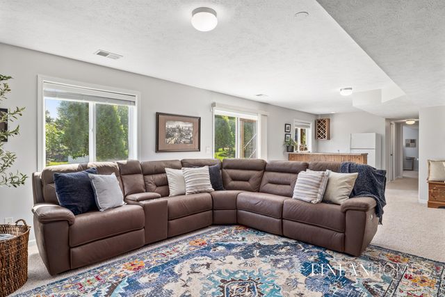 8980 Alanada Drive SE, Caledonia, MI 49316