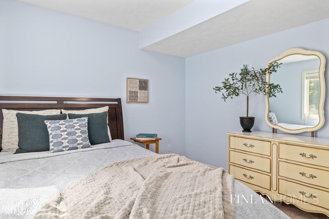 8980 Alanada Drive SE, Caledonia, MI 49316