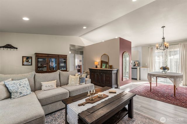 600 10th Street NE, East Wenatchee, WA 98802