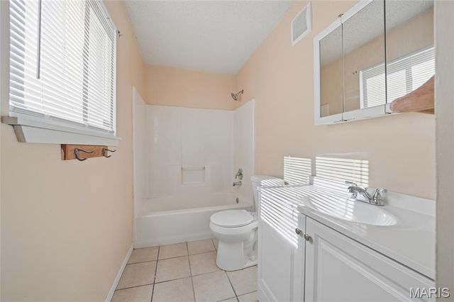 1203 Advance Drive, Florissant, MO 63031