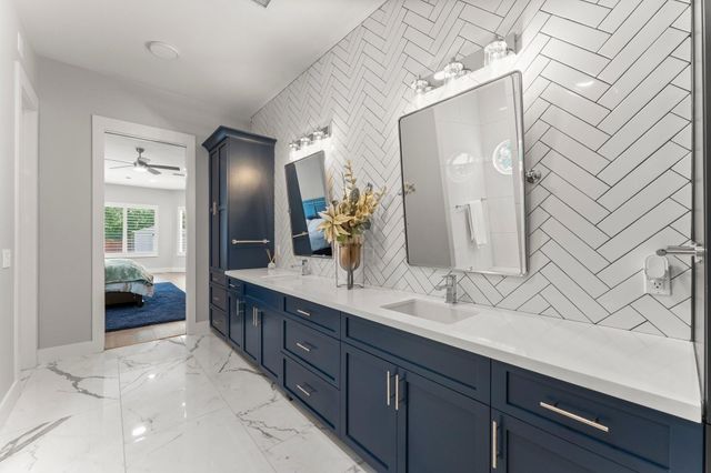 18867 Mystic Point, Montgomery, TX 77356