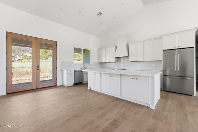 24401 Oaktree Court, Tehachapi, CA 93561