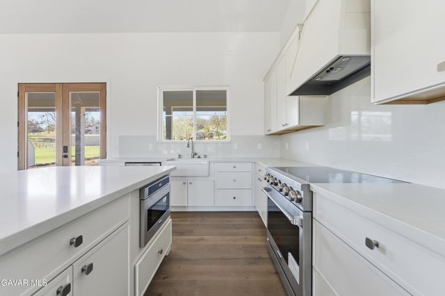 24401 Oaktree Court, Tehachapi, CA 93561