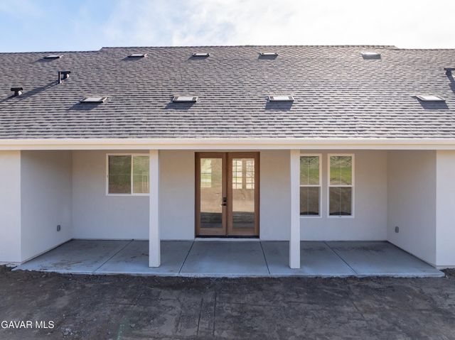 24401 Oaktree Court, Tehachapi, CA 93561