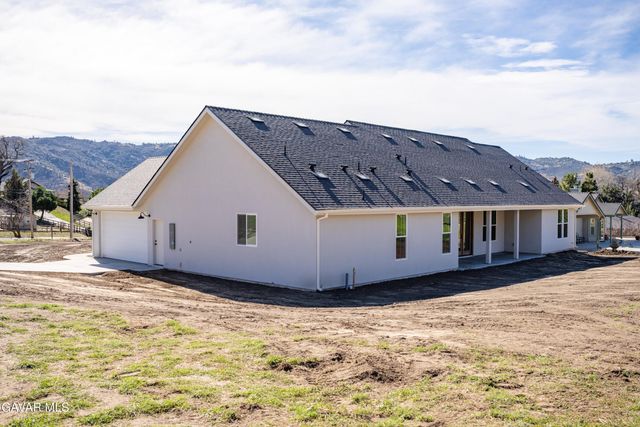 24401 Oaktree Court, Tehachapi, CA 93561