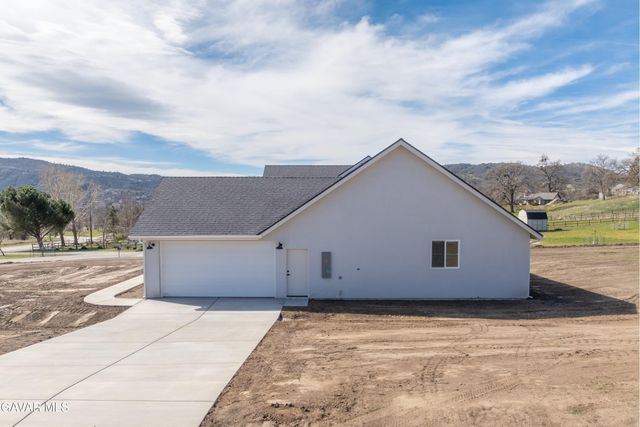 24401 Oaktree Court, Tehachapi, CA 93561