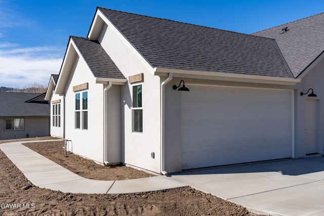 24401 Oaktree Court, Tehachapi, CA 93561