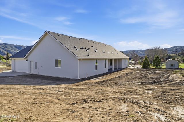 24401 Oaktree Court, Tehachapi, CA 93561