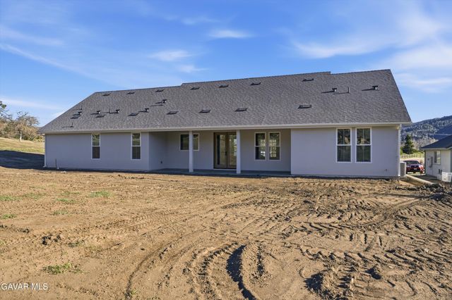 24401 Oaktree Court, Tehachapi, CA 93561