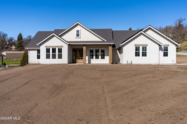 24401 Oaktree Court, Tehachapi, CA 93561