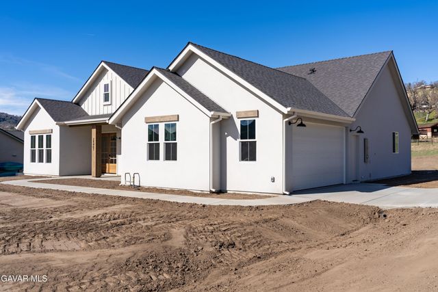 24401 Oaktree Court, Tehachapi, CA 93561