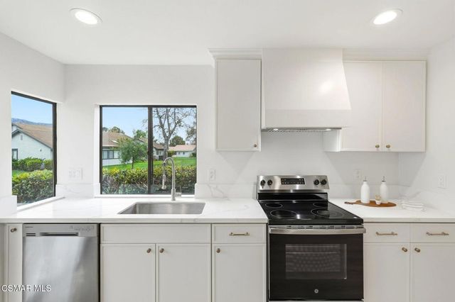 41040 Village 41, Camarillo, CA 93012