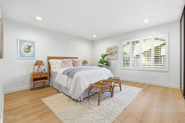 41040 Village 41, Camarillo, CA 93012