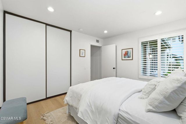 41040 Village 41, Camarillo, CA 93012