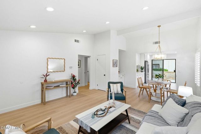 41040 Village 41, Camarillo, CA 93012