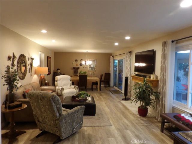 19260 Calahan Street, Northridge, CA 91324