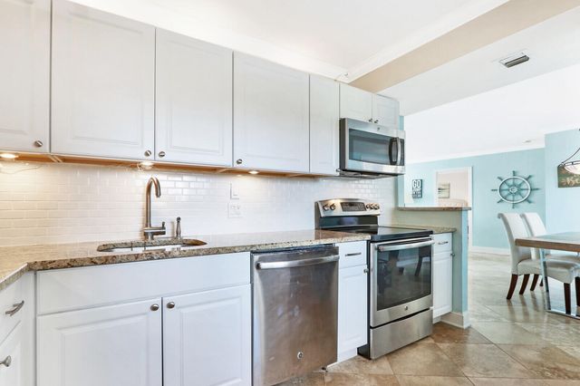 300 OCEAN TRAIL Way 204, Jupiter, FL 33477