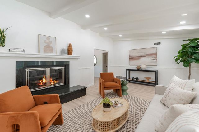 3210 Fieldcrest Dr, Sacramento, CA 95821