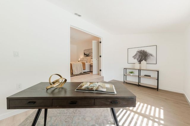 3210 Fieldcrest Dr, Sacramento, CA 95821