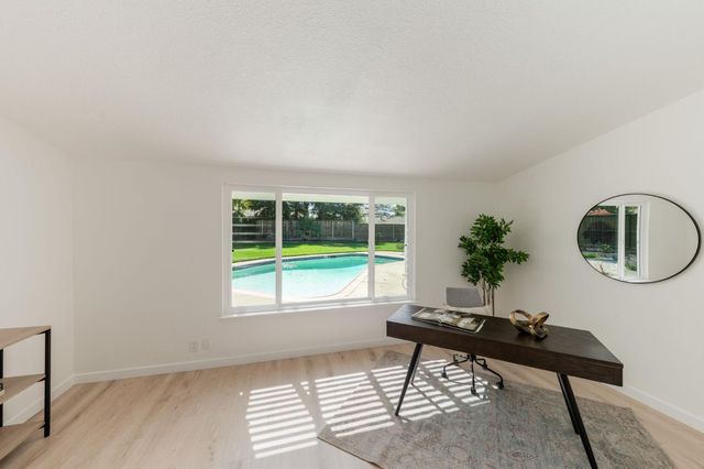 3210 Fieldcrest Dr, Sacramento, CA 95821