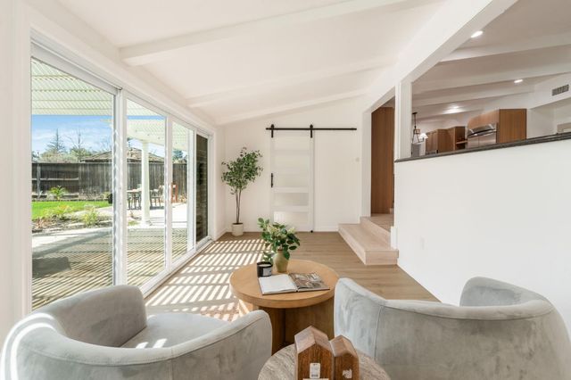 3210 Fieldcrest Dr, Sacramento, CA 95821