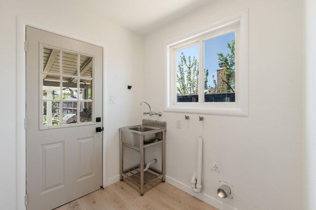 3210 Fieldcrest Dr, Sacramento, CA 95821