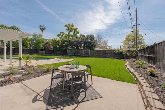 3210 Fieldcrest Dr, Sacramento, CA 95821