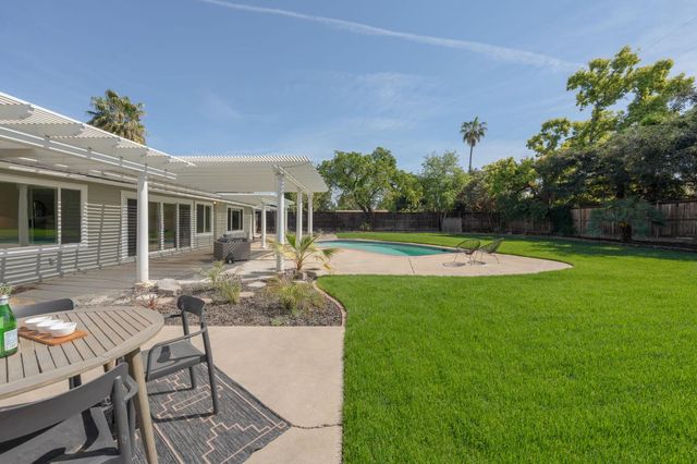 3210 Fieldcrest Dr, Sacramento, CA 95821