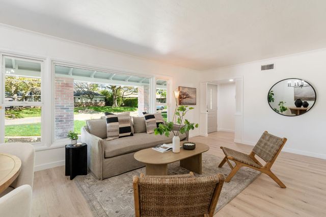 3210 Fieldcrest Dr, Sacramento, CA 95821