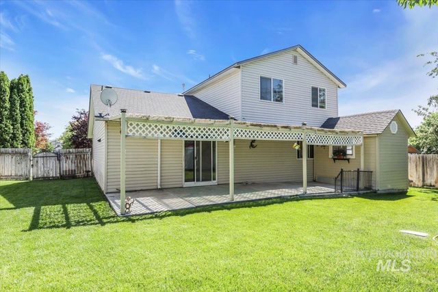 555 W Mulberry Loop, Nampa, ID 83686